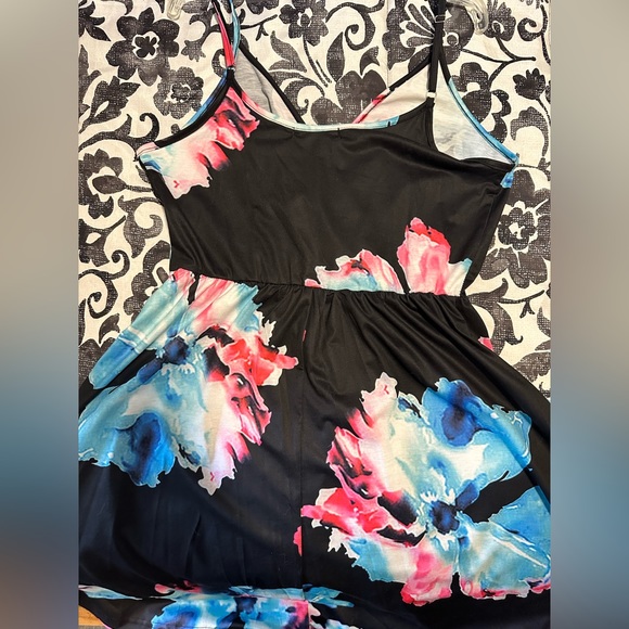 Cute dress with pockets. Brand new with tags medium - Picture 2 of 4